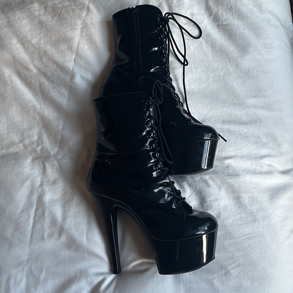 Pleaser Delight 6 inch black boots size 9